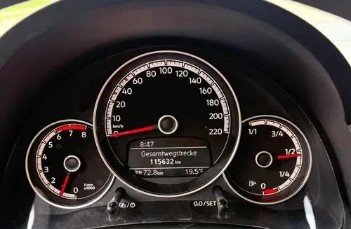 VOLKSWAGEN Up! 