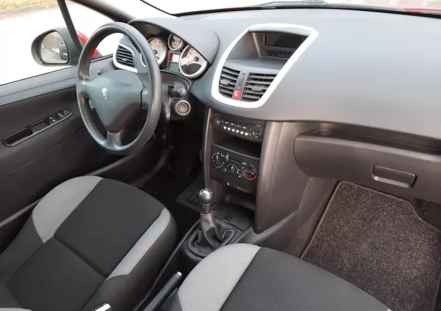 PEUGEOT 207 95 VTi Urban Move