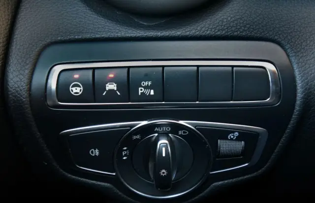 MERCEDES-BENZ Klasa C 200 9G-TRONIC Avantgarde