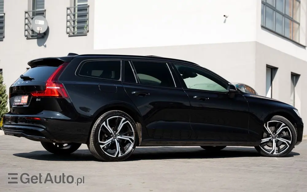 VOLVO V60 B4 B DKG Ultimate Dark