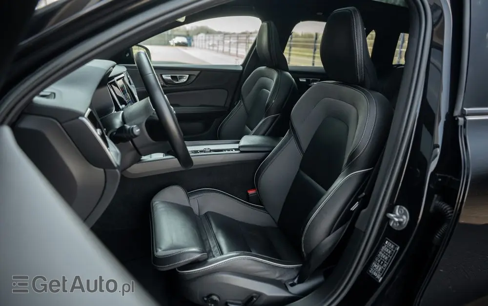 VOLVO V60 B4 B DKG Ultimate Dark