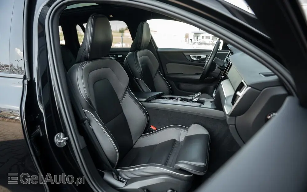 VOLVO V60 B4 B DKG Ultimate Dark