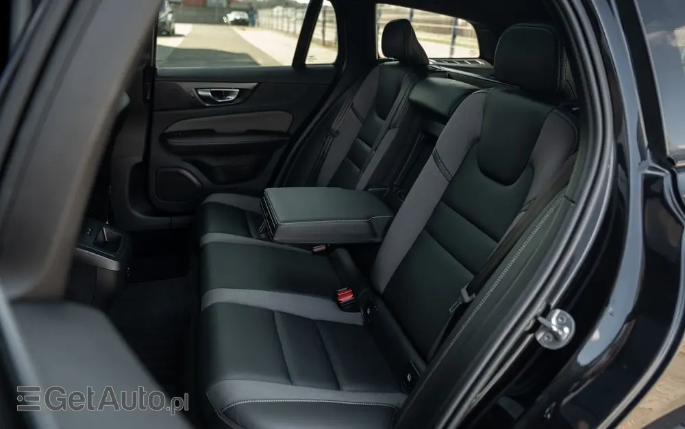 VOLVO V60 B4 B DKG Ultimate Dark