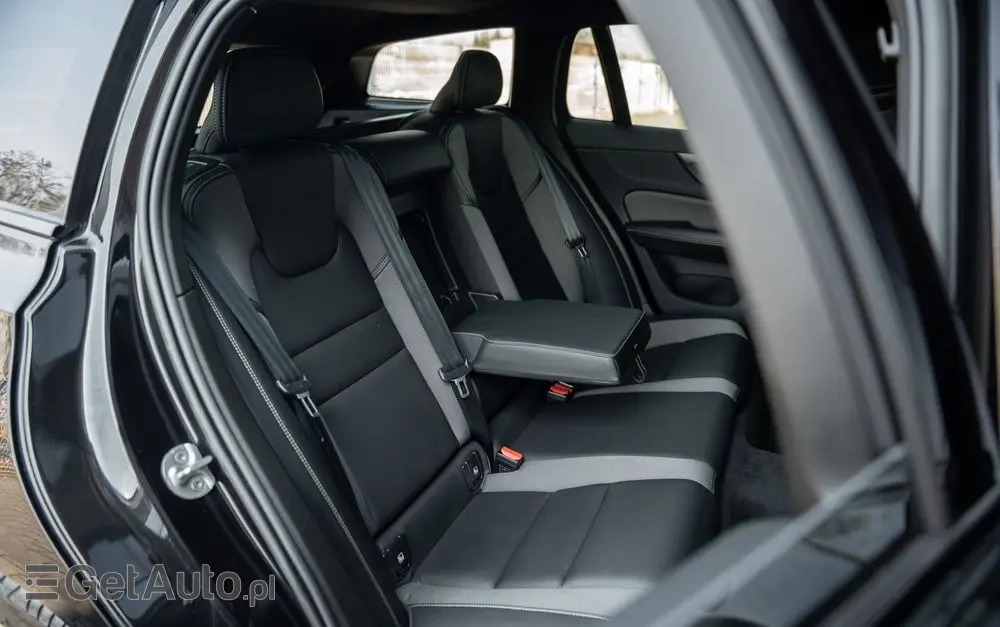 VOLVO V60 B4 B DKG Ultimate Dark