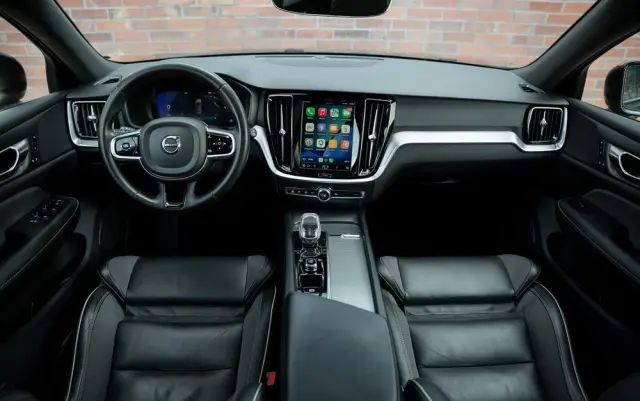 VOLVO V60 B4 B DKG Ultimate Dark