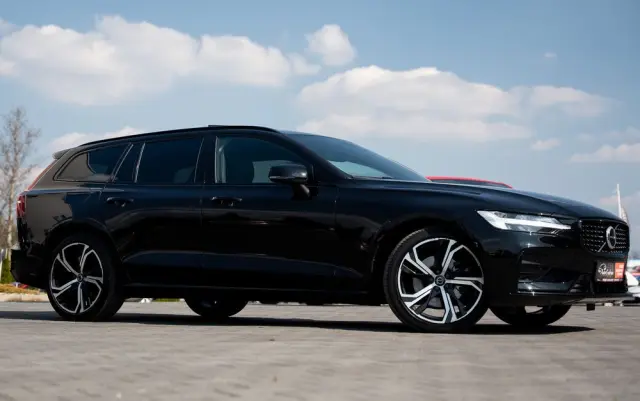 VOLVO V60 B4 B DKG Ultimate Dark