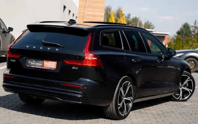 VOLVO V60 B4 B DKG Ultimate Dark