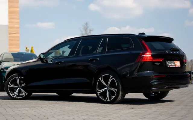 VOLVO V60 B4 B DKG Ultimate Dark
