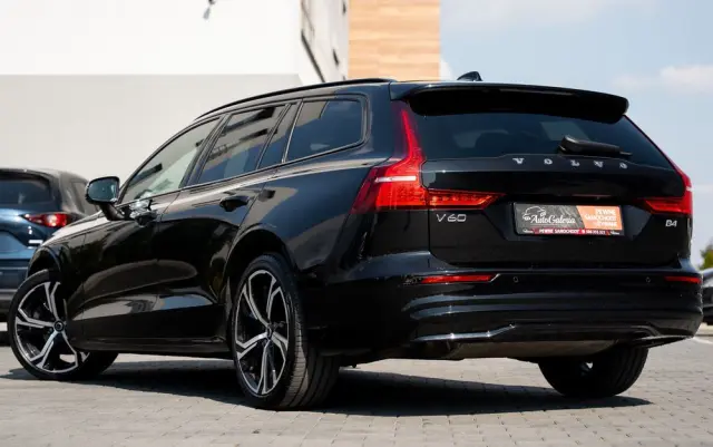 VOLVO V60 B4 B DKG Ultimate Dark