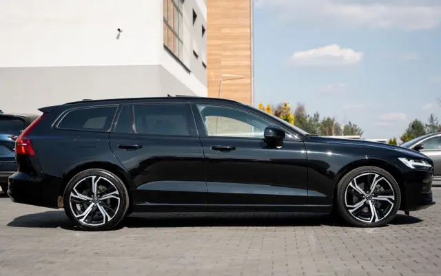 VOLVO V60 B4 B DKG Ultimate Dark