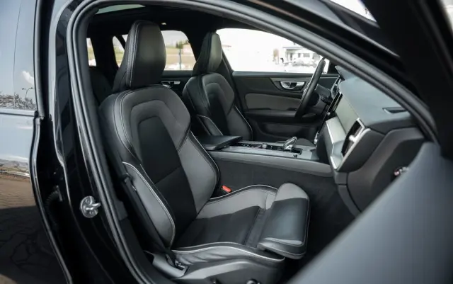 VOLVO V60 B4 B DKG Ultimate Dark