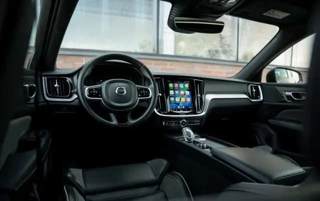 VOLVO V60 B4 B DKG Ultimate Dark