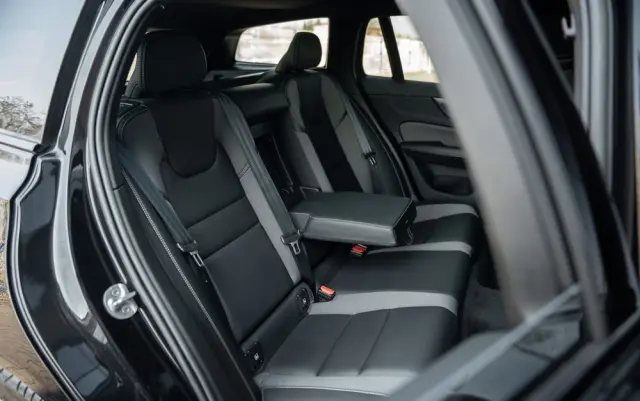 VOLVO V60 B4 B DKG Ultimate Dark