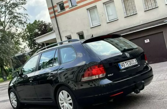 VOLKSWAGEN Golf 