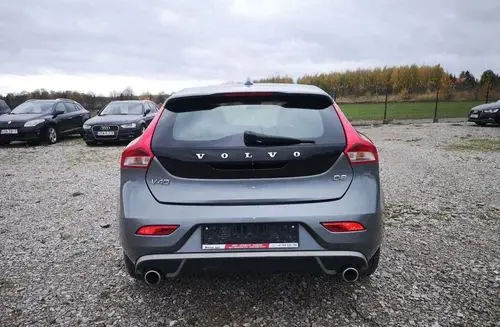 VOLVO V40 
