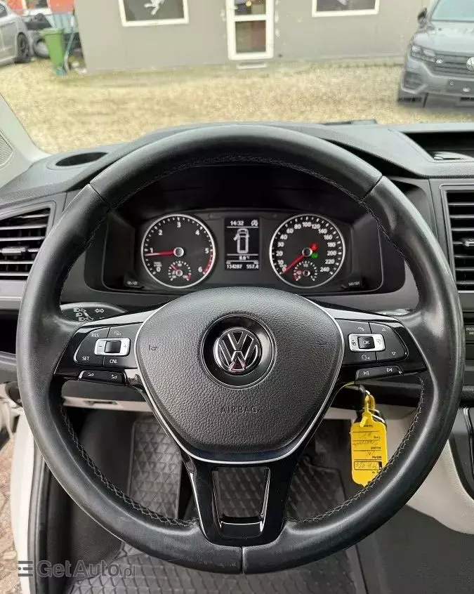 VOLKSWAGEN 2.0TDI DSG 150ps Transporter T6 Długi Webasto Parktronik SERWISOWANY Bezwypadek 