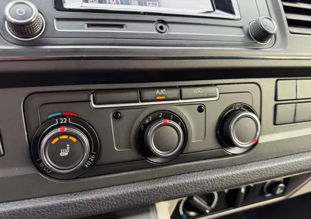 VOLKSWAGEN 2.0TDI DSG 150ps Transporter T6 Długi Webasto Parktronik SERWISOWANY Bezwypadek 