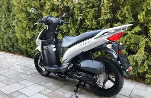 SUZUKI Adress 