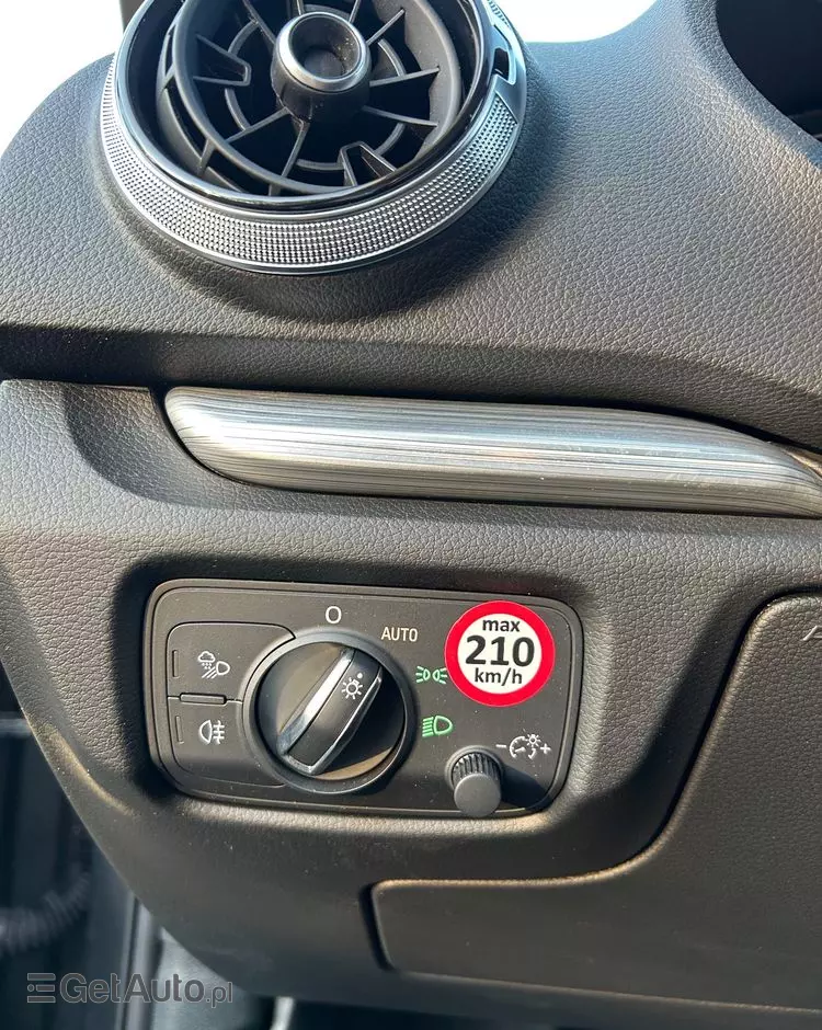 AUDI A3 40 TFSI Sportback quattro S tronic sport