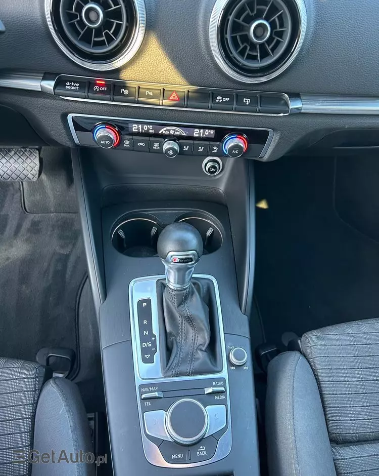 AUDI A3 40 TFSI Sportback quattro S tronic sport