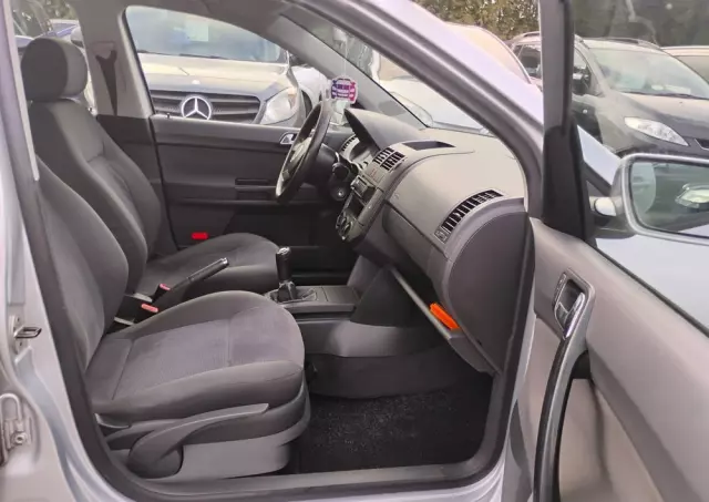 VOLKSWAGEN Polo 1.2 Basis