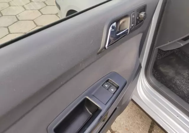 VOLKSWAGEN Polo 1.2 Basis