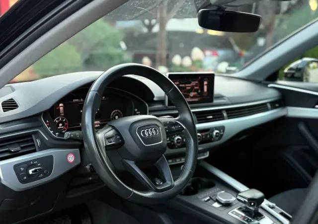 AUDI A4 