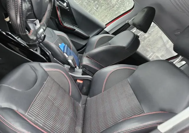 PEUGEOT 2008 1.6 BlueHDi Crossway