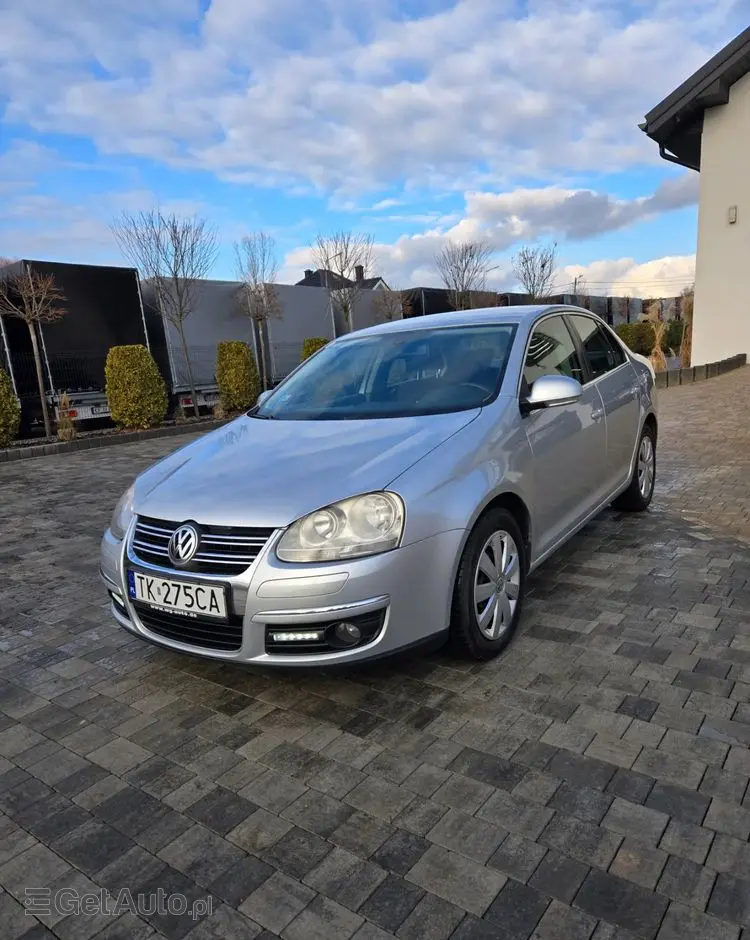 VOLKSWAGEN Jetta 2.0 TDI Sportline