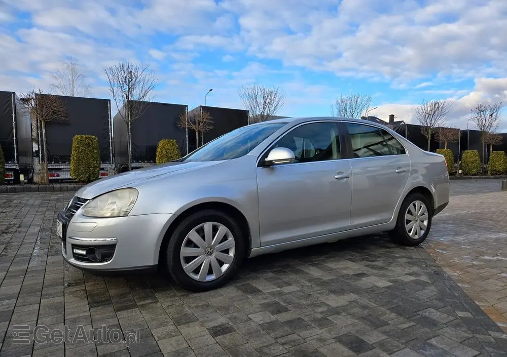 VOLKSWAGEN Jetta 2.0 TDI Sportline
