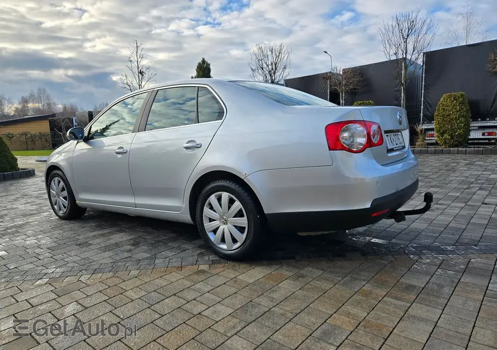 VOLKSWAGEN Jetta 2.0 TDI Sportline