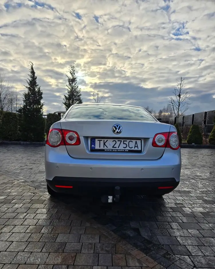VOLKSWAGEN Jetta 2.0 TDI Sportline