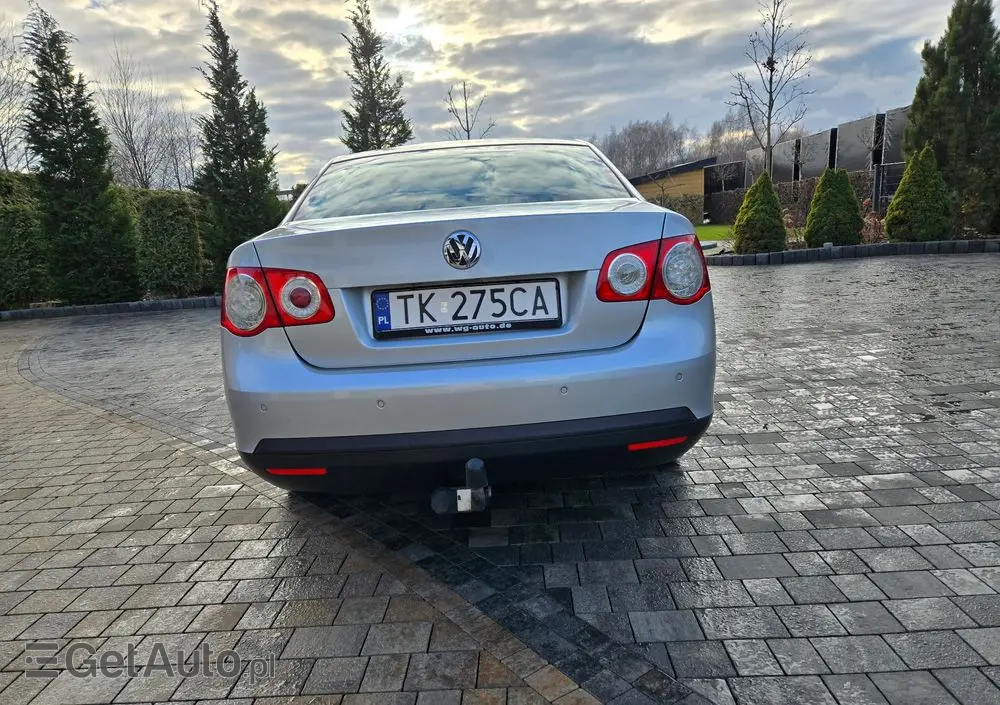 VOLKSWAGEN Jetta 2.0 TDI Sportline