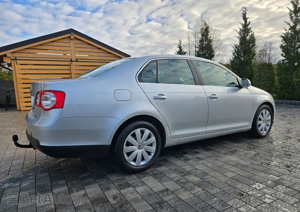 VOLKSWAGEN Jetta 2.0 TDI Sportline