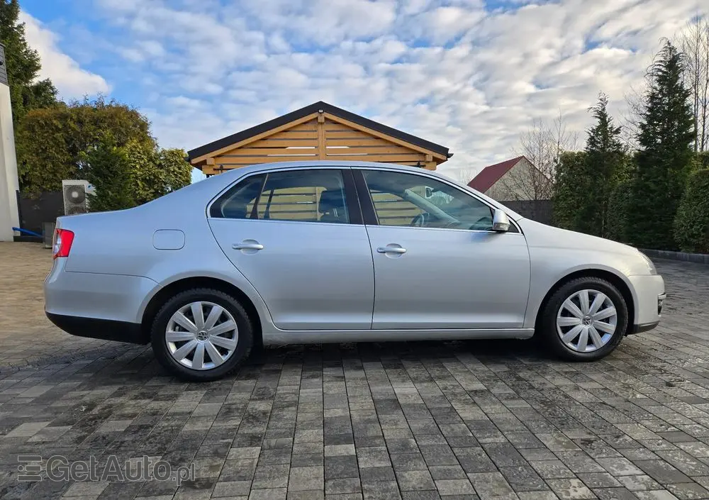 VOLKSWAGEN Jetta 2.0 TDI Sportline