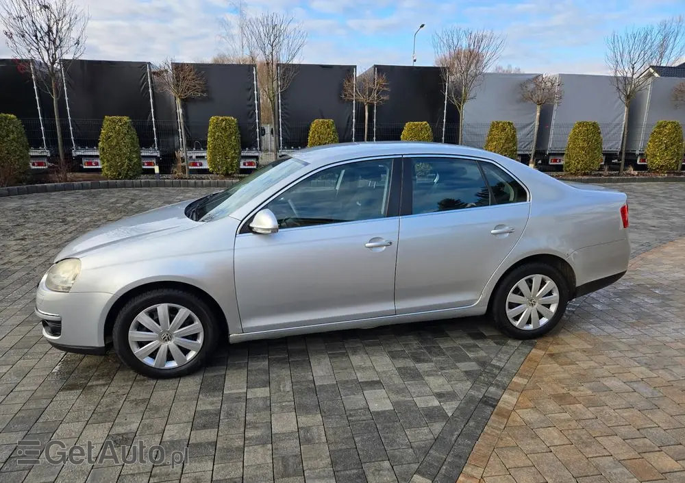 VOLKSWAGEN Jetta 2.0 TDI Sportline