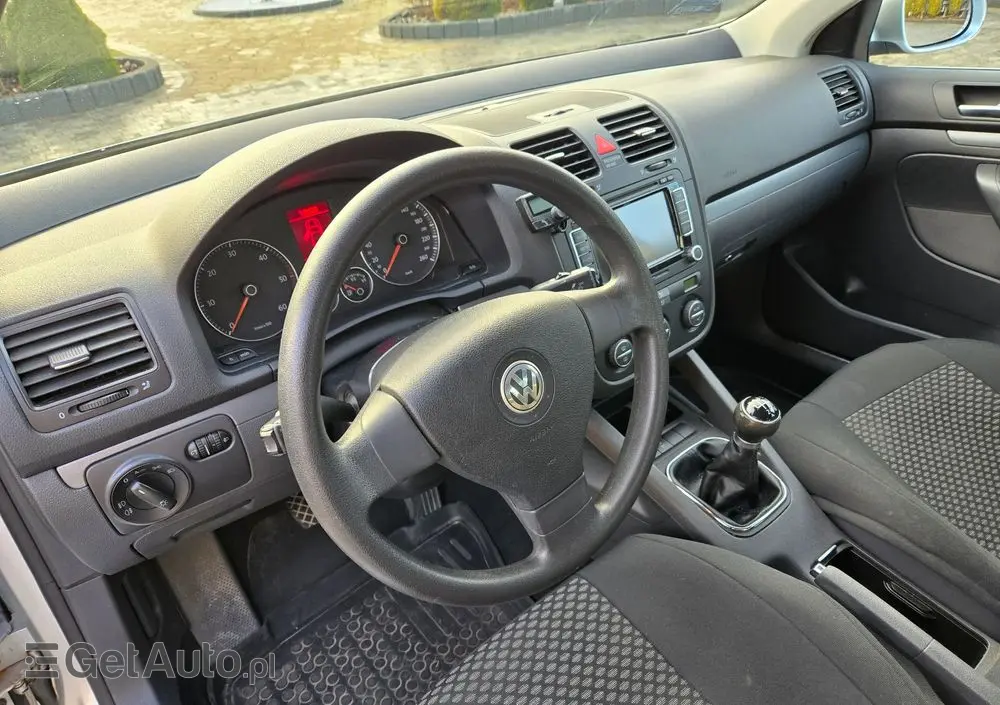 VOLKSWAGEN Jetta 2.0 TDI Sportline