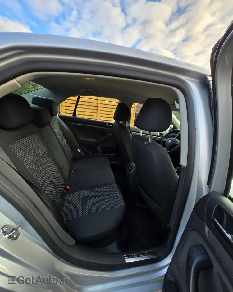 VOLKSWAGEN Jetta 2.0 TDI Sportline