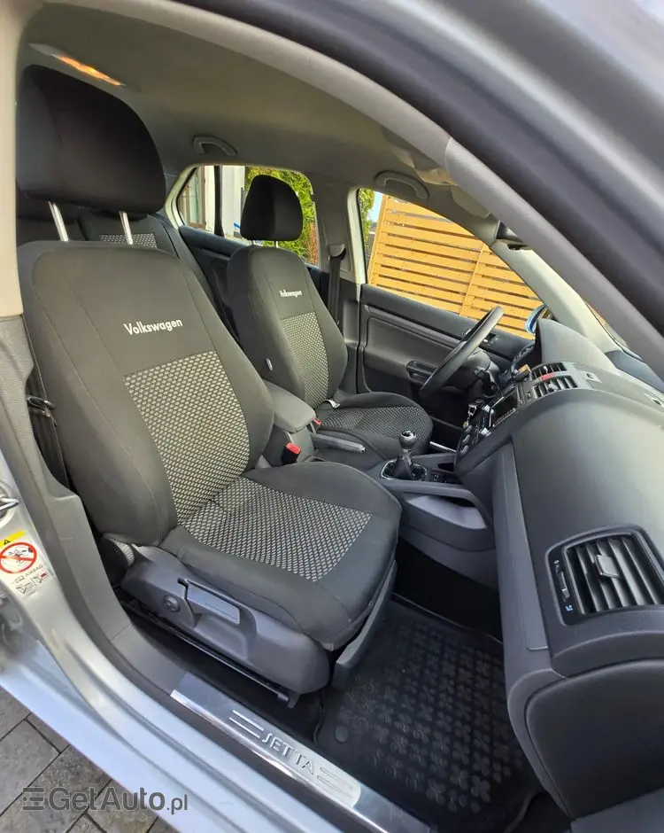 VOLKSWAGEN Jetta 2.0 TDI Sportline