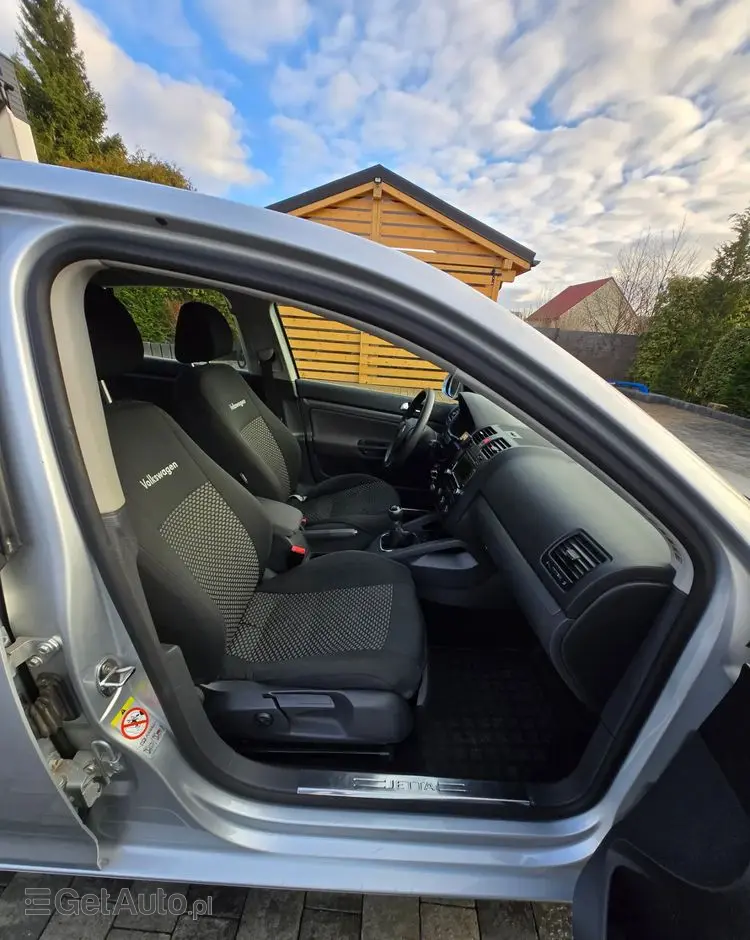 VOLKSWAGEN Jetta 2.0 TDI Sportline