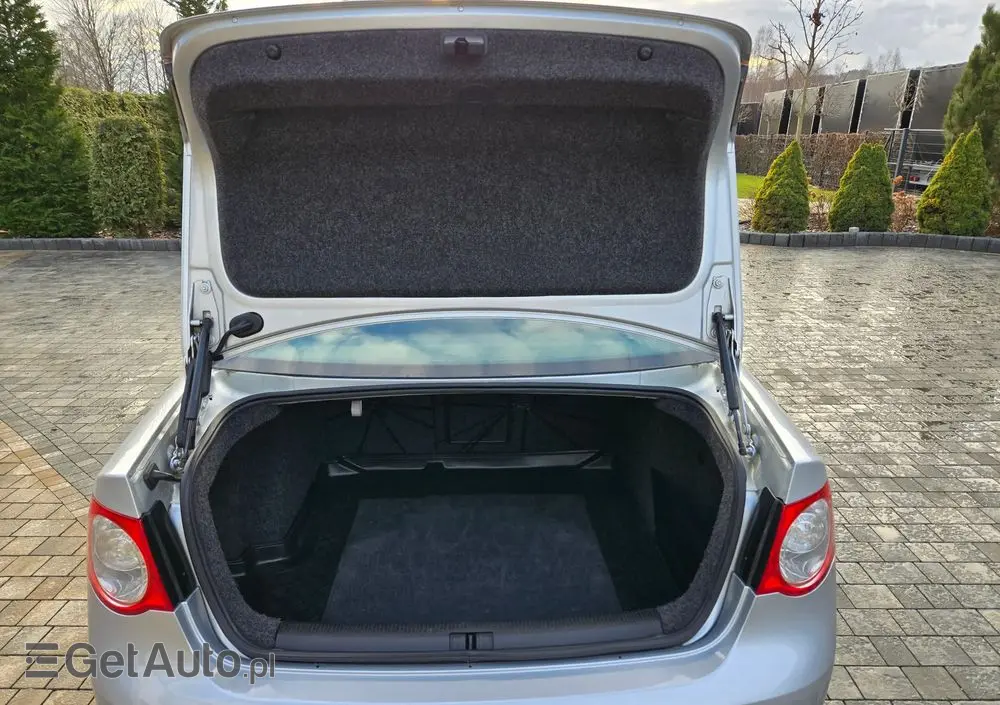 VOLKSWAGEN Jetta 2.0 TDI Sportline