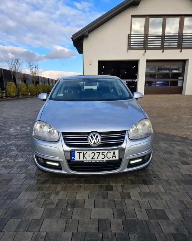 VOLKSWAGEN Jetta 2.0 TDI Sportline
