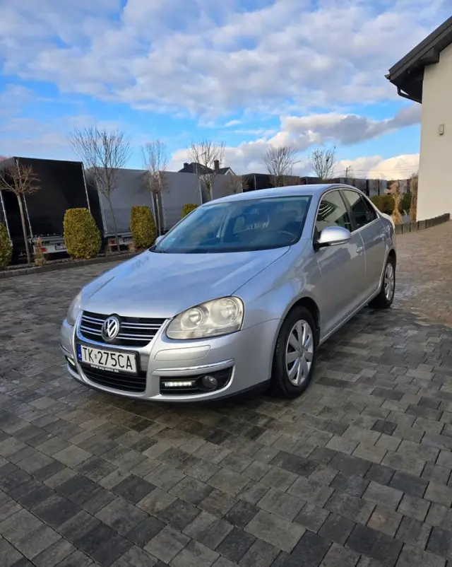 VOLKSWAGEN Jetta 2.0 TDI Sportline