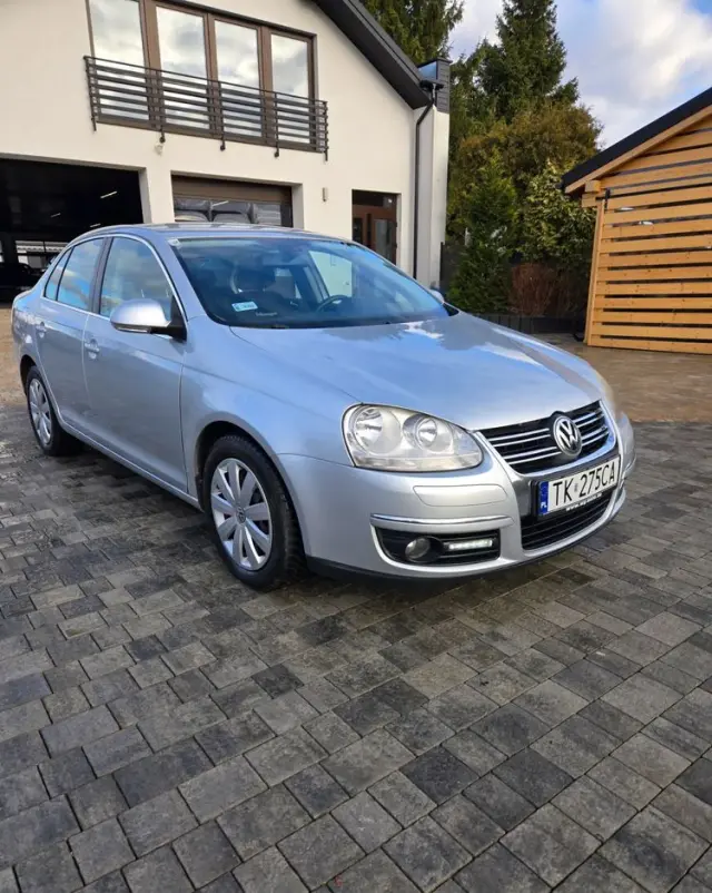 VOLKSWAGEN Jetta 2.0 TDI Sportline