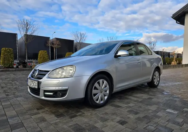 VOLKSWAGEN Jetta 2.0 TDI Sportline