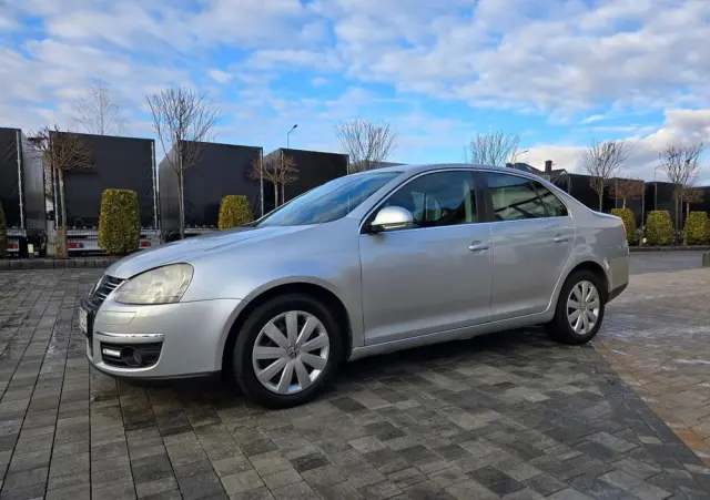VOLKSWAGEN Jetta 2.0 TDI Sportline