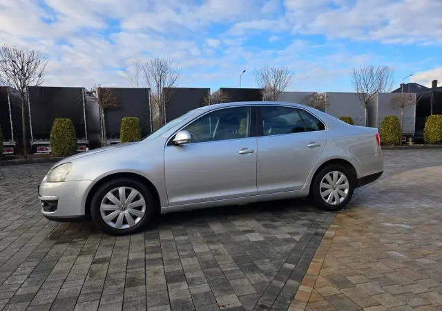 VOLKSWAGEN Jetta 2.0 TDI Sportline
