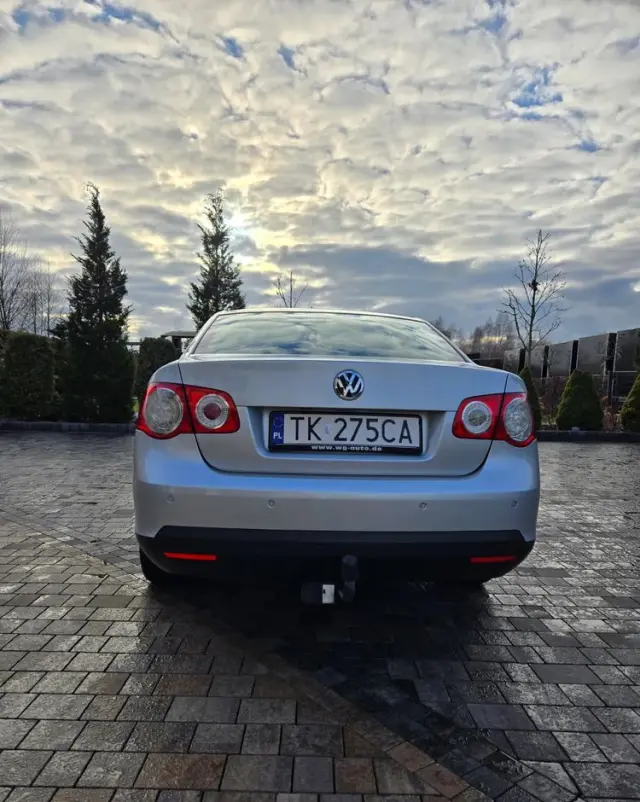 VOLKSWAGEN Jetta 2.0 TDI Sportline