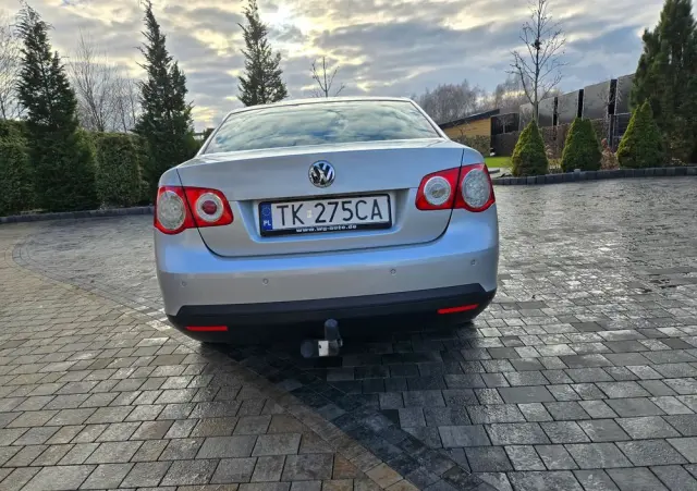 VOLKSWAGEN Jetta 2.0 TDI Sportline