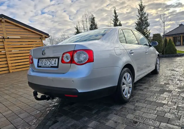 VOLKSWAGEN Jetta 2.0 TDI Sportline